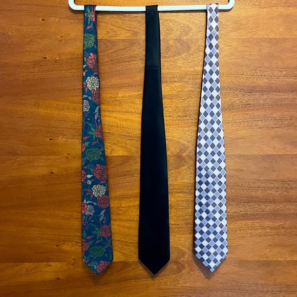 3 Men’s Ties Floral, Checkered, and Solid Black - Picture 2 of 14